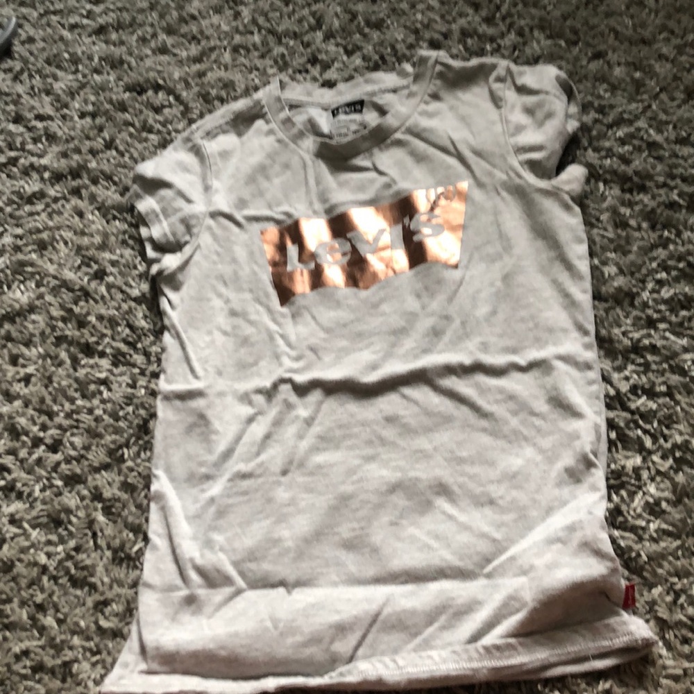 Cute Levi’s shirt
